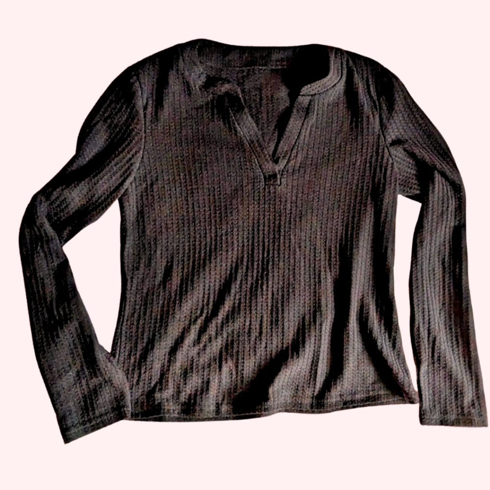 Size small, black waffle weave style V neck lightweight t shirt, EUC